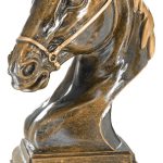 Trofeo caballo resina grabado 20309