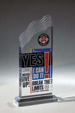 Trofeo metacrilato grabado con estuche
