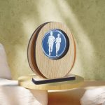 Trofeo madera con disco cristal grabado con disco cristal 1385