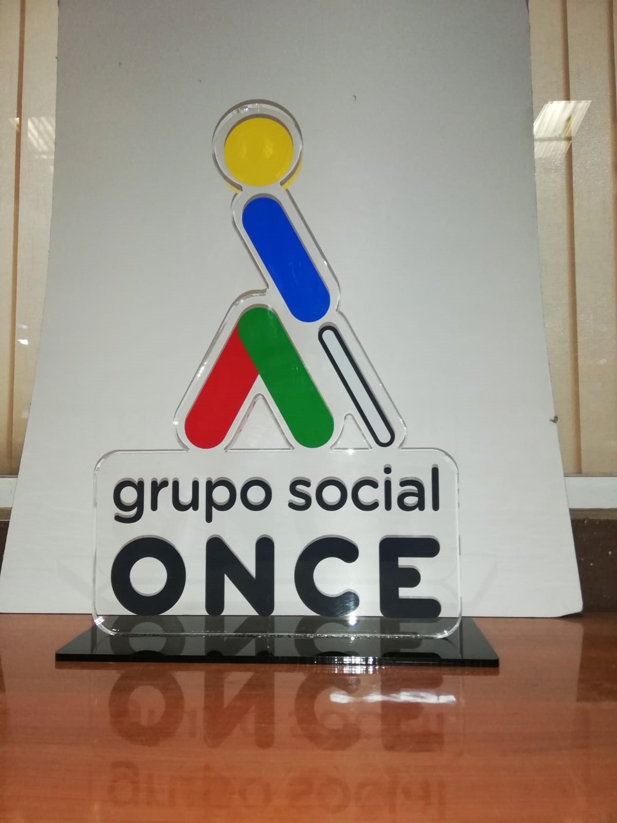 trofeo-deportivo-copa-acrilico-650x929 Trofeo especial personalizable consultar precios - Imagen 1